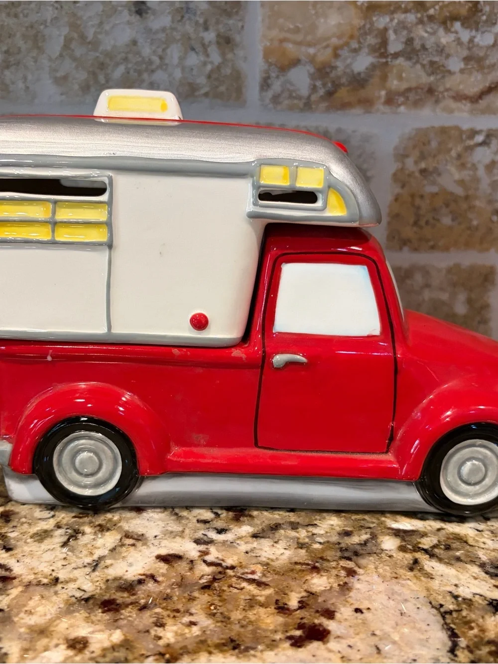 Scents Red Camper Truck Warmer with Camper